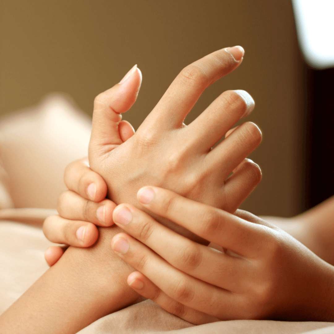 Quem não anda tenso hoje em dia? Disponibilizamos um pacote especial de 5 sessões da nossa massagem super relaxante aplicada pela nossa profissional, Deborah, e você decide quando